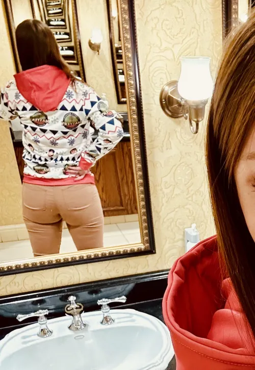 These jeans tend to ride up my ass but I like it!!