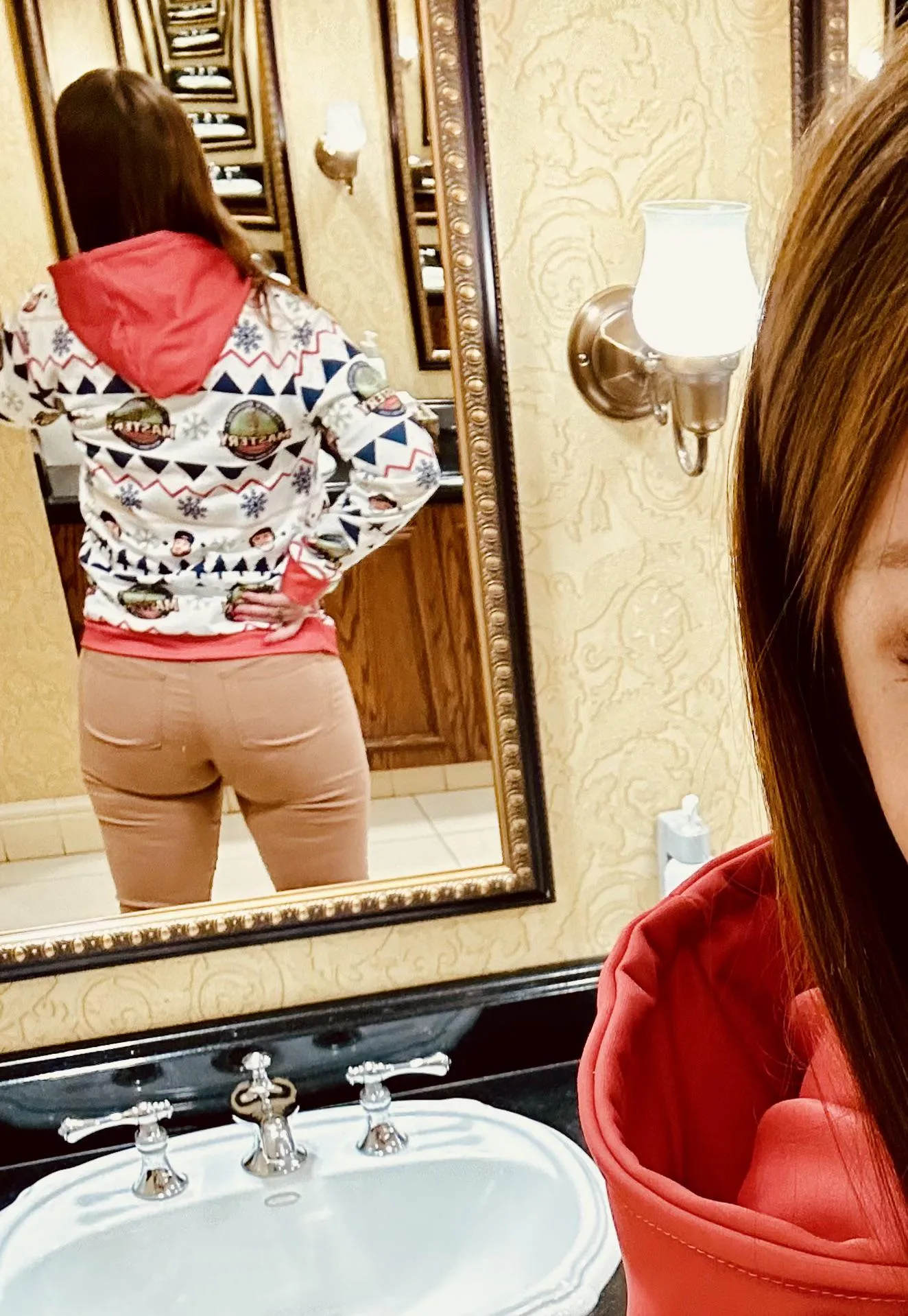 These jeans tend to ride up my ass but I like it!!