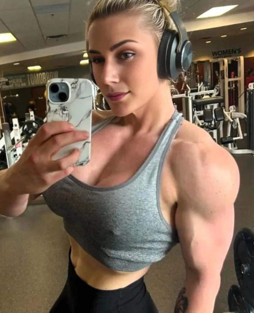 This is what gym girls do in the gym room