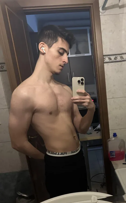 Horny to fuck up some loser brains😈