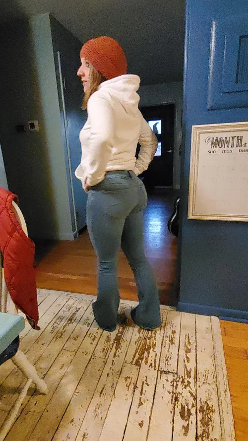 I promise to comment back if you like my ass