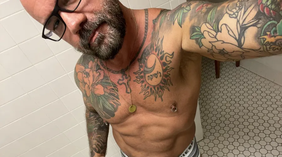 (50) who likes daddies in briefs?