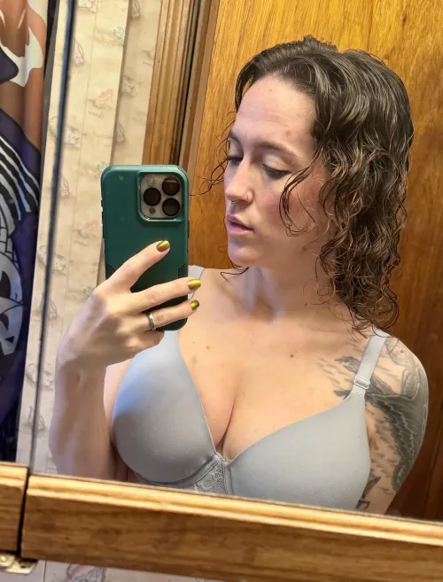 Curls and boobs