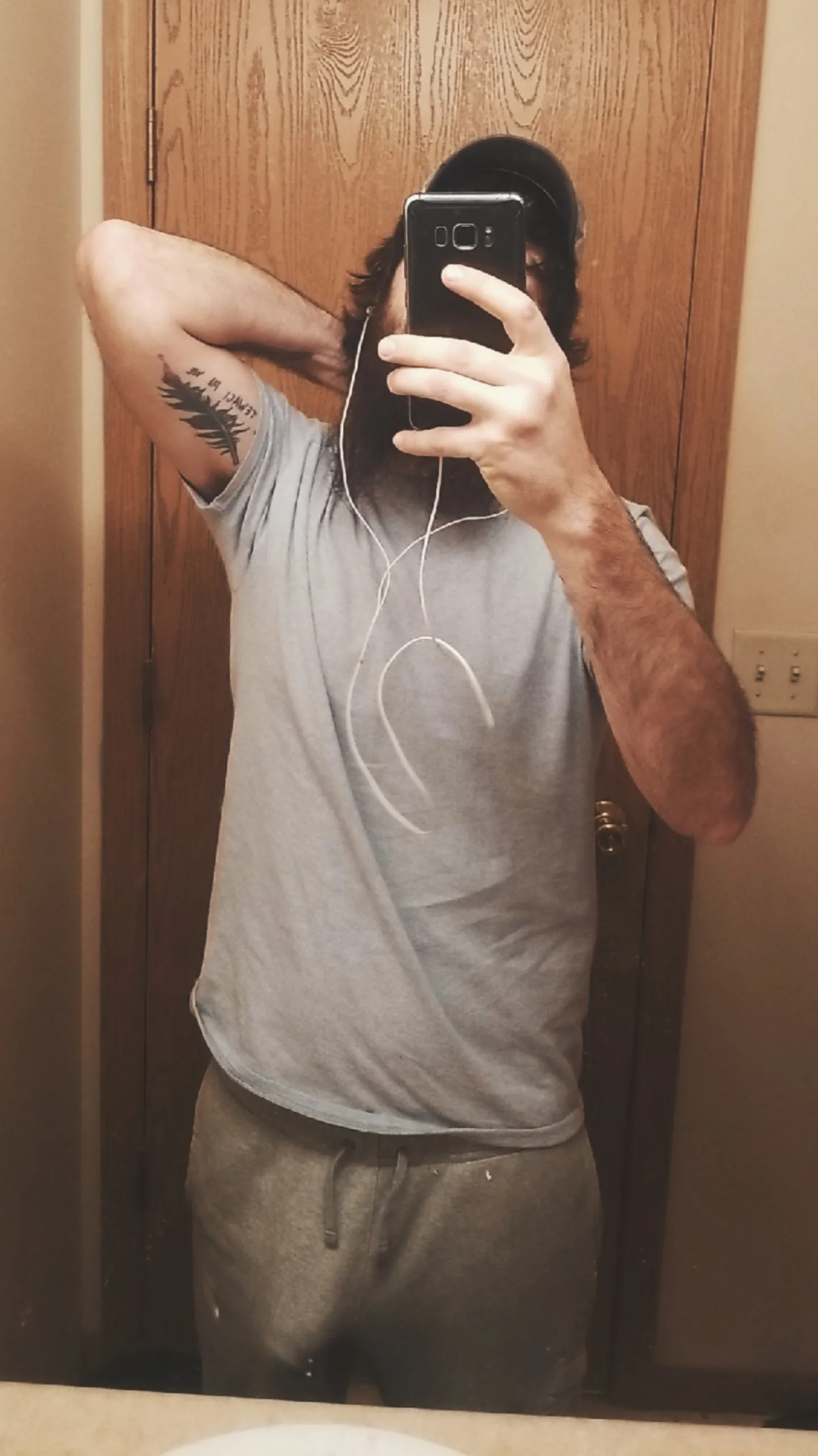 Do these pants my my cock look big?