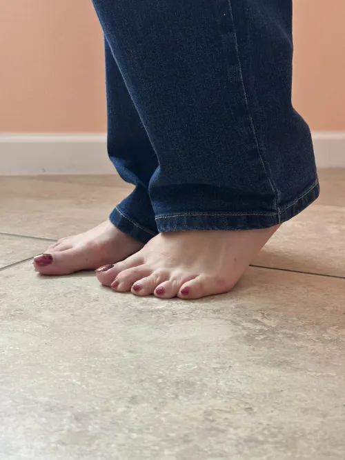 Going barefoot today oc
