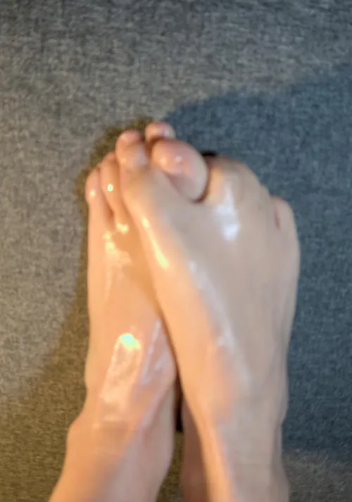 Just arrived here, and I couldn’t resist giving you a little tease… My feet rubbing against each other, soft and warm. Tell me, do you like what you see? 😉