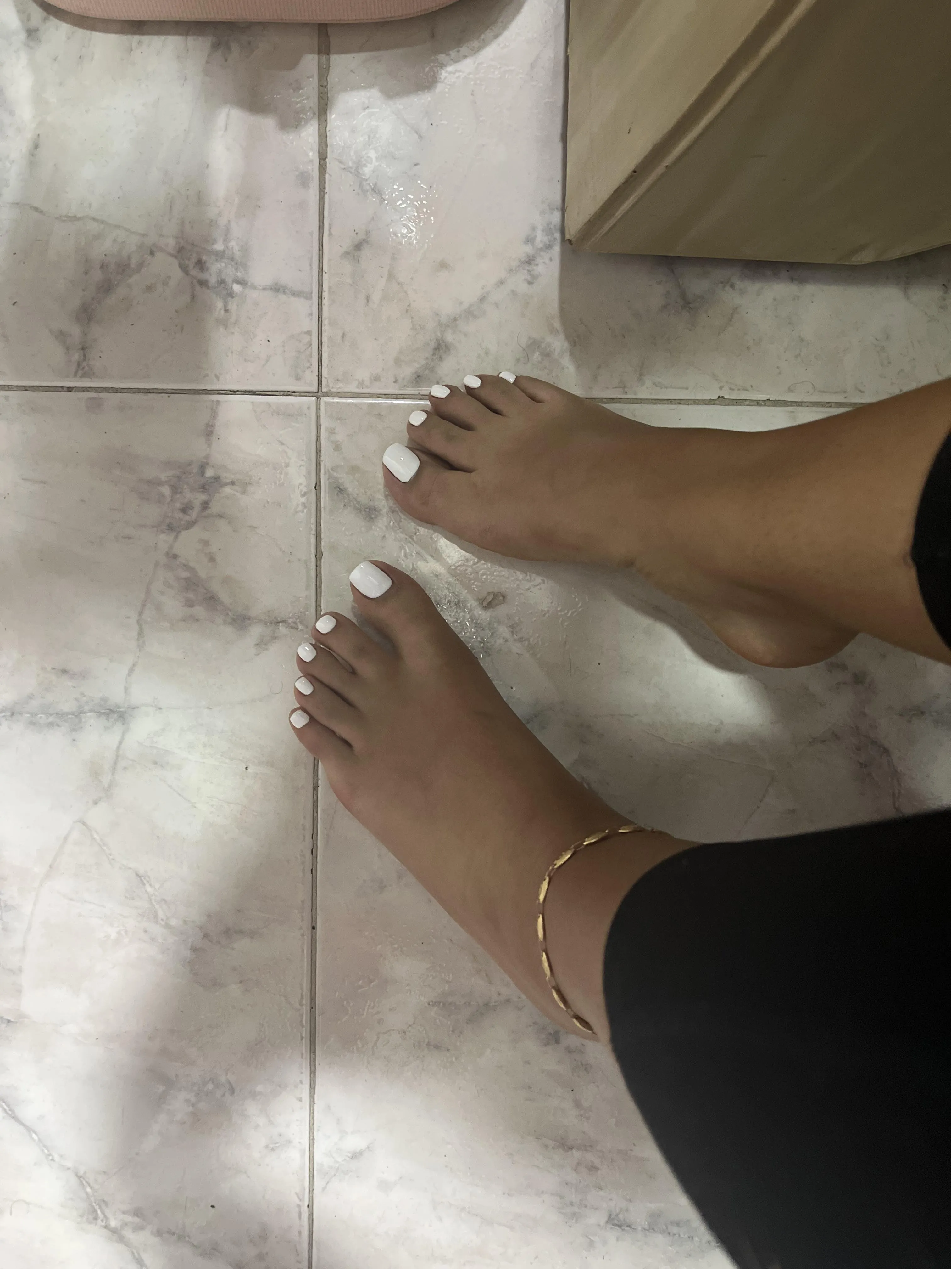 Latina Feet (Rate)