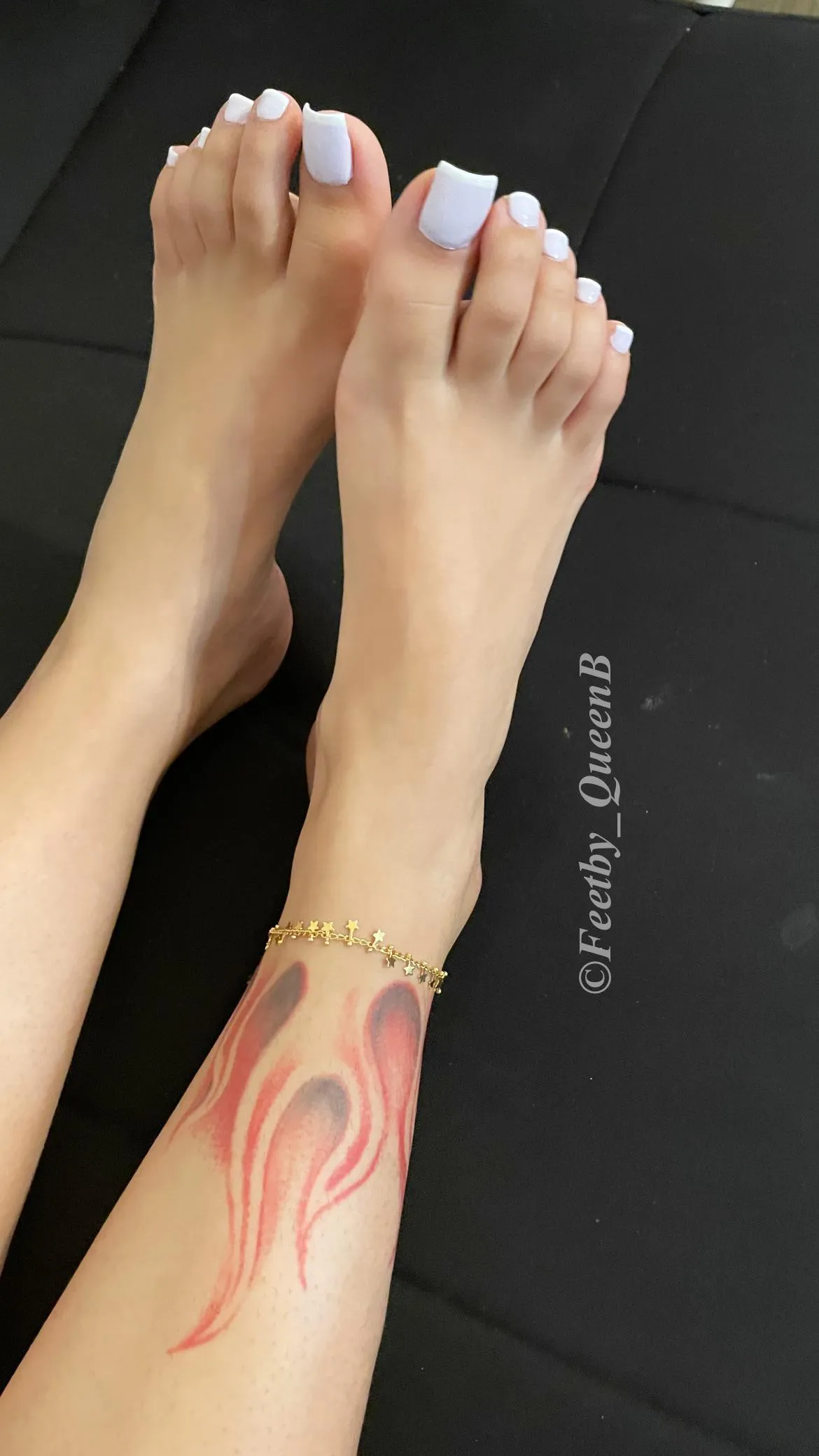 My pretty toes needs to be sucked today 😝🦶🏻any volunteers? “Oc”