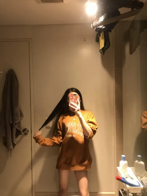 Want to remove my sweater darling?💋🍑🍆