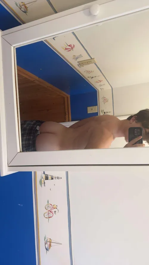 18 if you are boring i wont reply