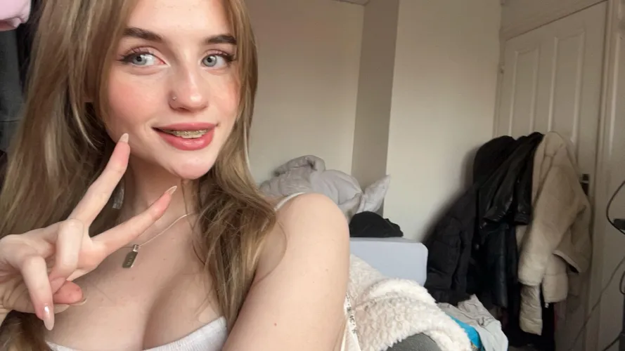 A beauty with braces💕