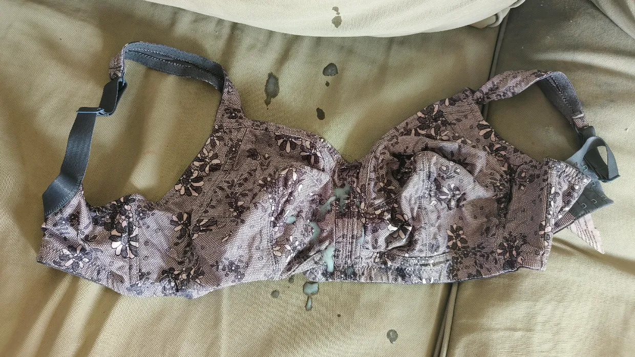 Cum on beautiful vintage (sport) bra