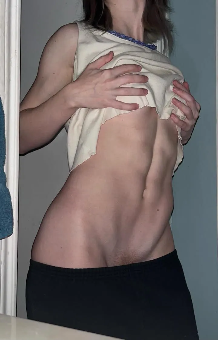 Even in bad lighting my tummy still looks yummy