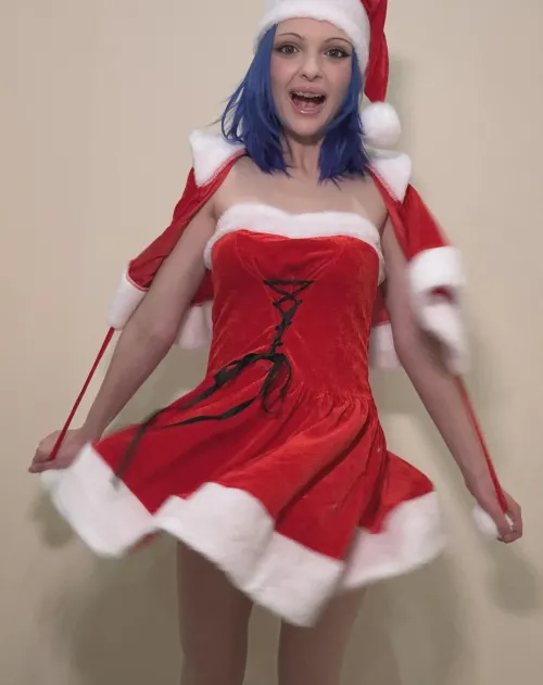 Forget sweet cookies, I'll be your sweet treat for Christmas