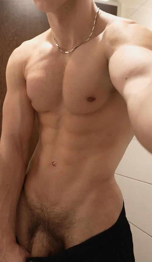 Gym bathrooms are multifunctional. Agree? 😏