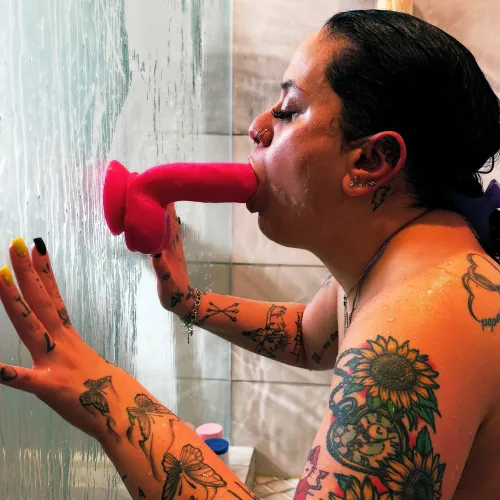 Heard y’all were on the hunt for a tatted, pierced alt MILF.. guess you just found her