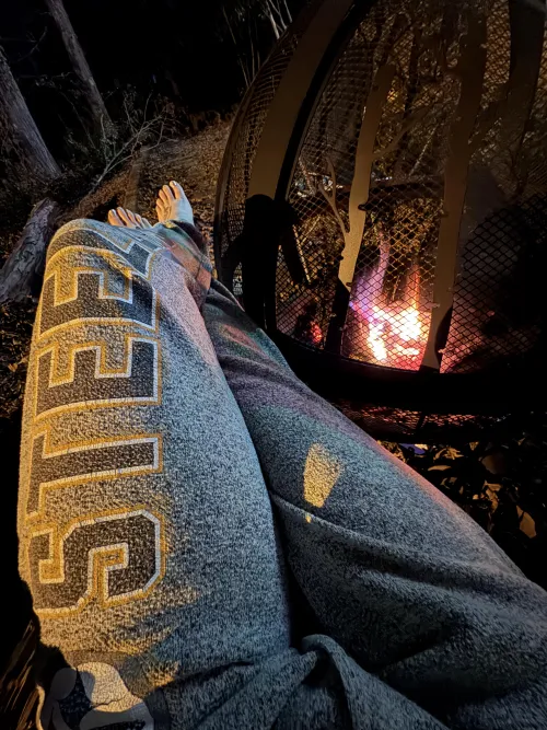 I want to sit in a hot cop’s lap and share s’more’s. 🔥