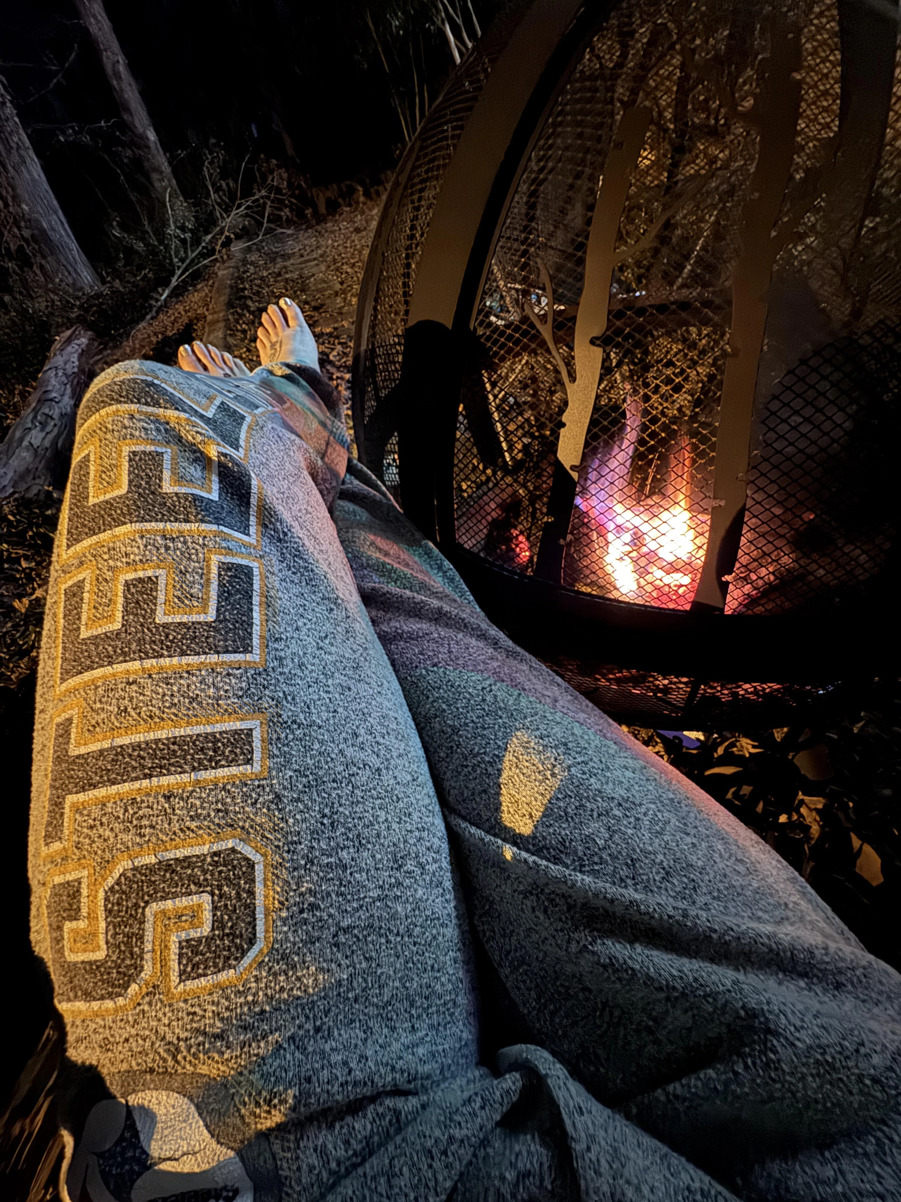 I want to sit in a hot cop’s lap and share s’more’s. 🔥