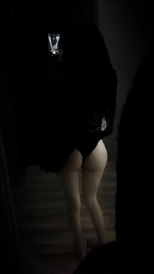 J'attend la Nuit Devant ta Chambre... J'ose pas Entrer !?