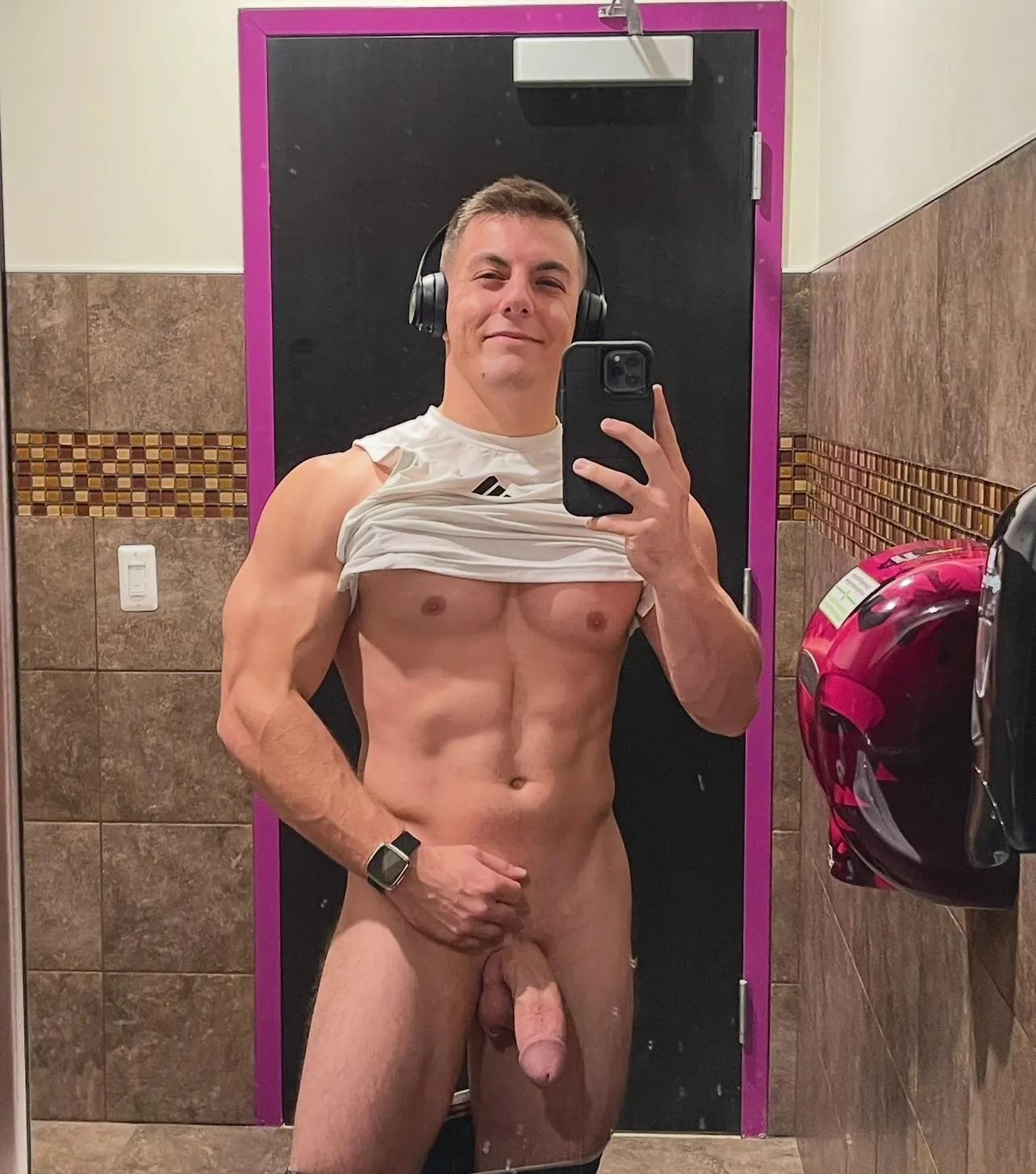 Oh boy, here I go lifting and taking cock pics again 💪🏼