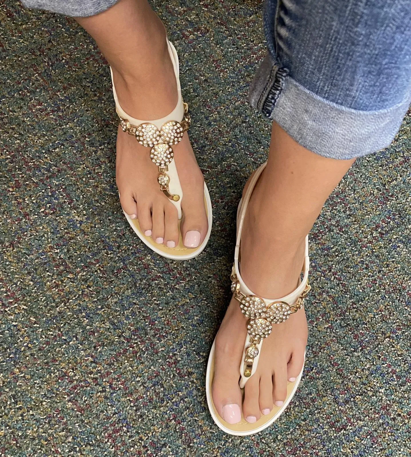 Soft, clean feet with pretty pink toes oc