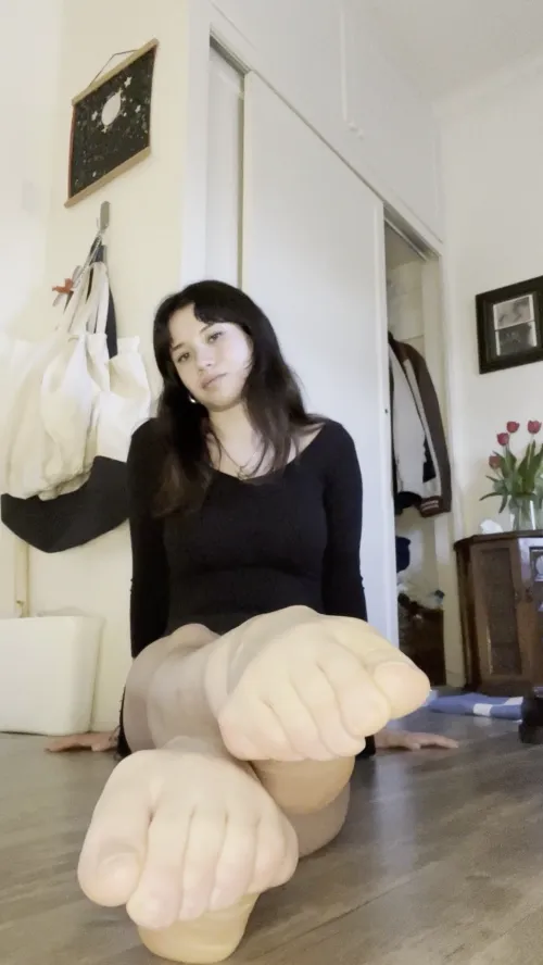 stretching into the day like… 😌✨