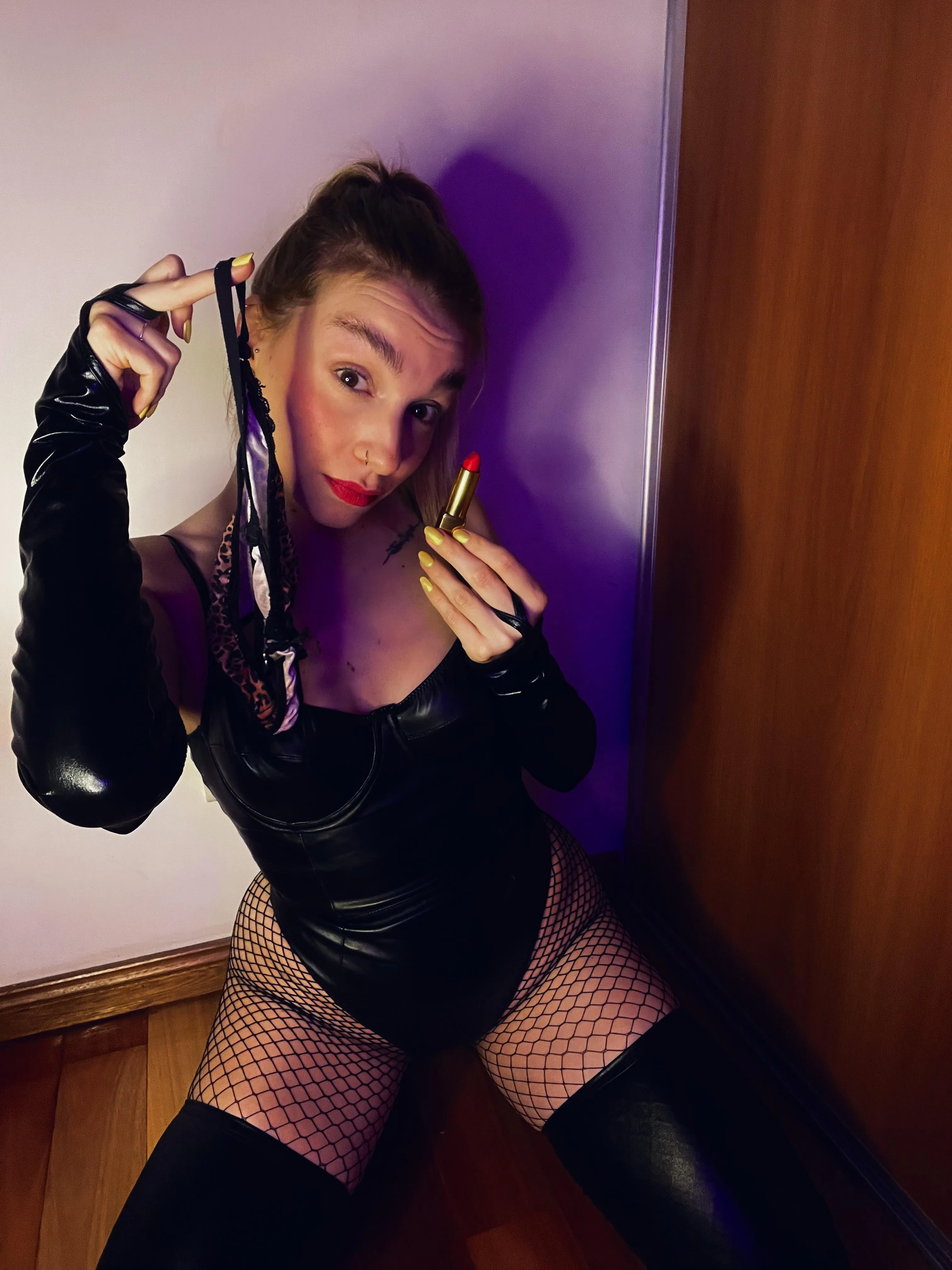 Do you like my lipstick? Do you want to match?