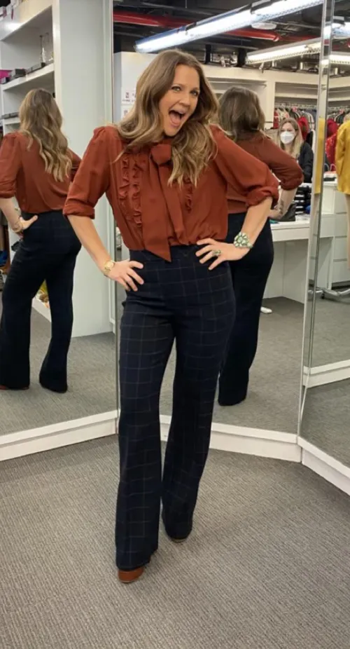 [F4M] looking to play any older celebrity with a younger guy bring your plot first chat