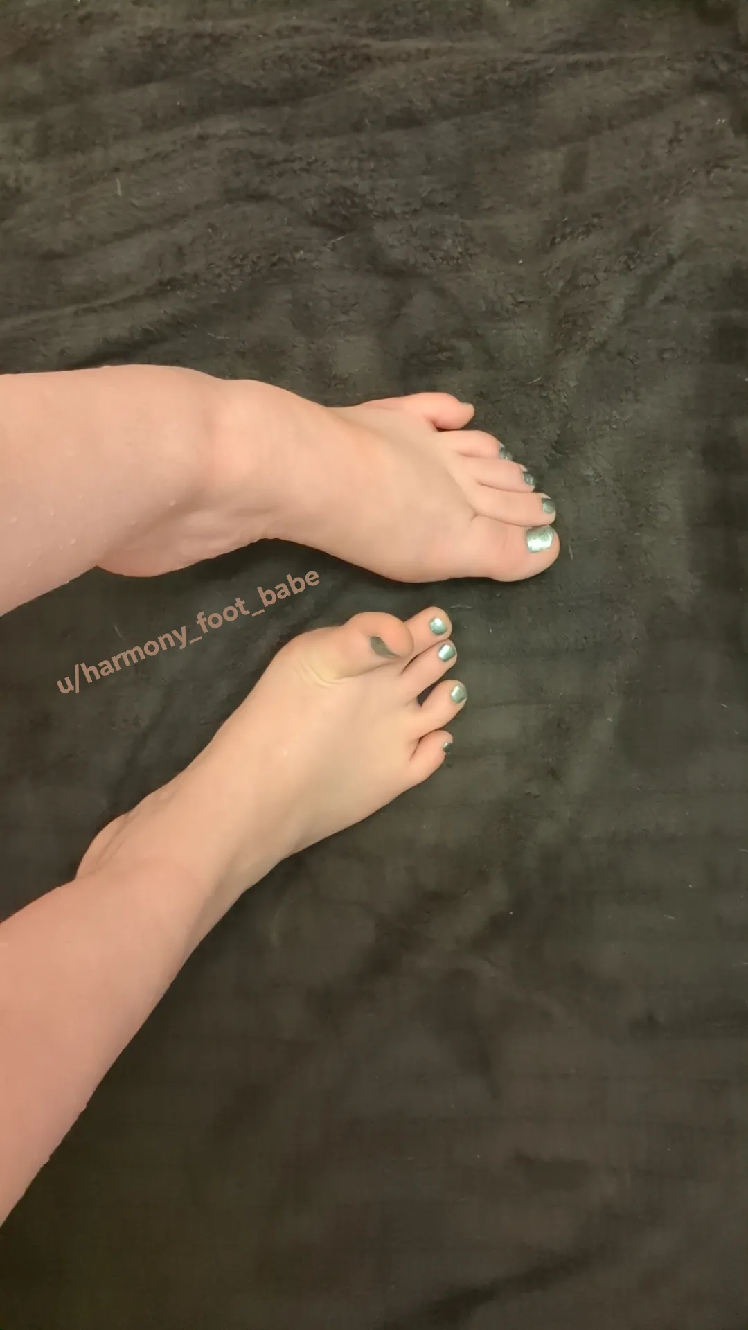 Fresh out the shower, who wants to put the lotion on?