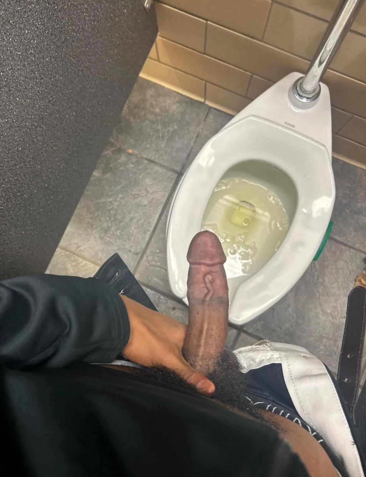 Hey bros come give me a hand back here