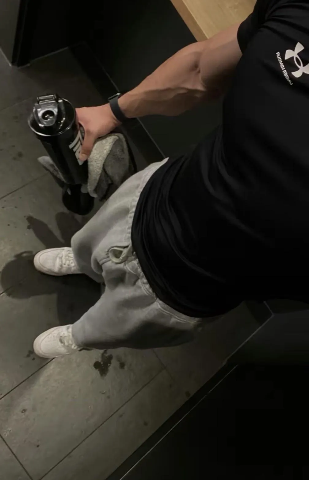 Let some subs serve me, dm