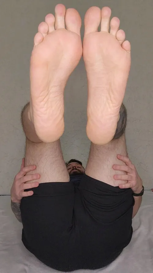 Looking for a face to cover with my feet