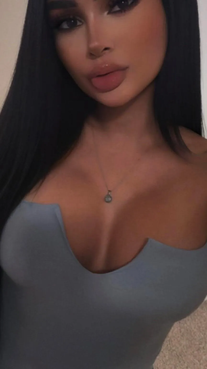 My slim and sexy body loves kisses..