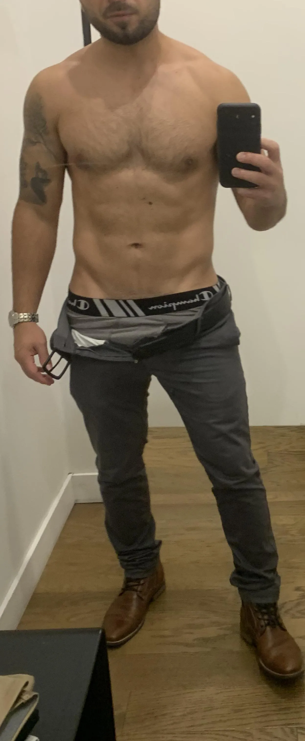 Tall women don’t want to date me.