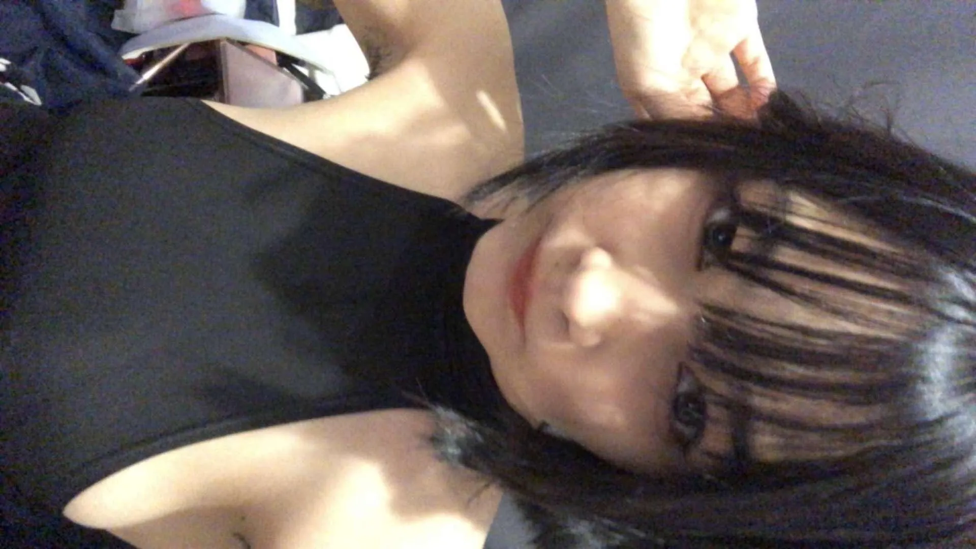 u can rly see my sideboob in this shirt :)