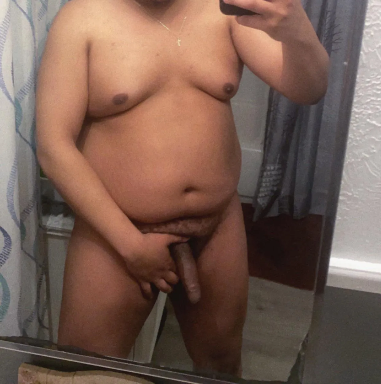 (26) any SINGLE dudes looking for a Husky TOP Boyfriend? Apply directly… I give the best cuddles & I know how eat ass & listen to your problems.