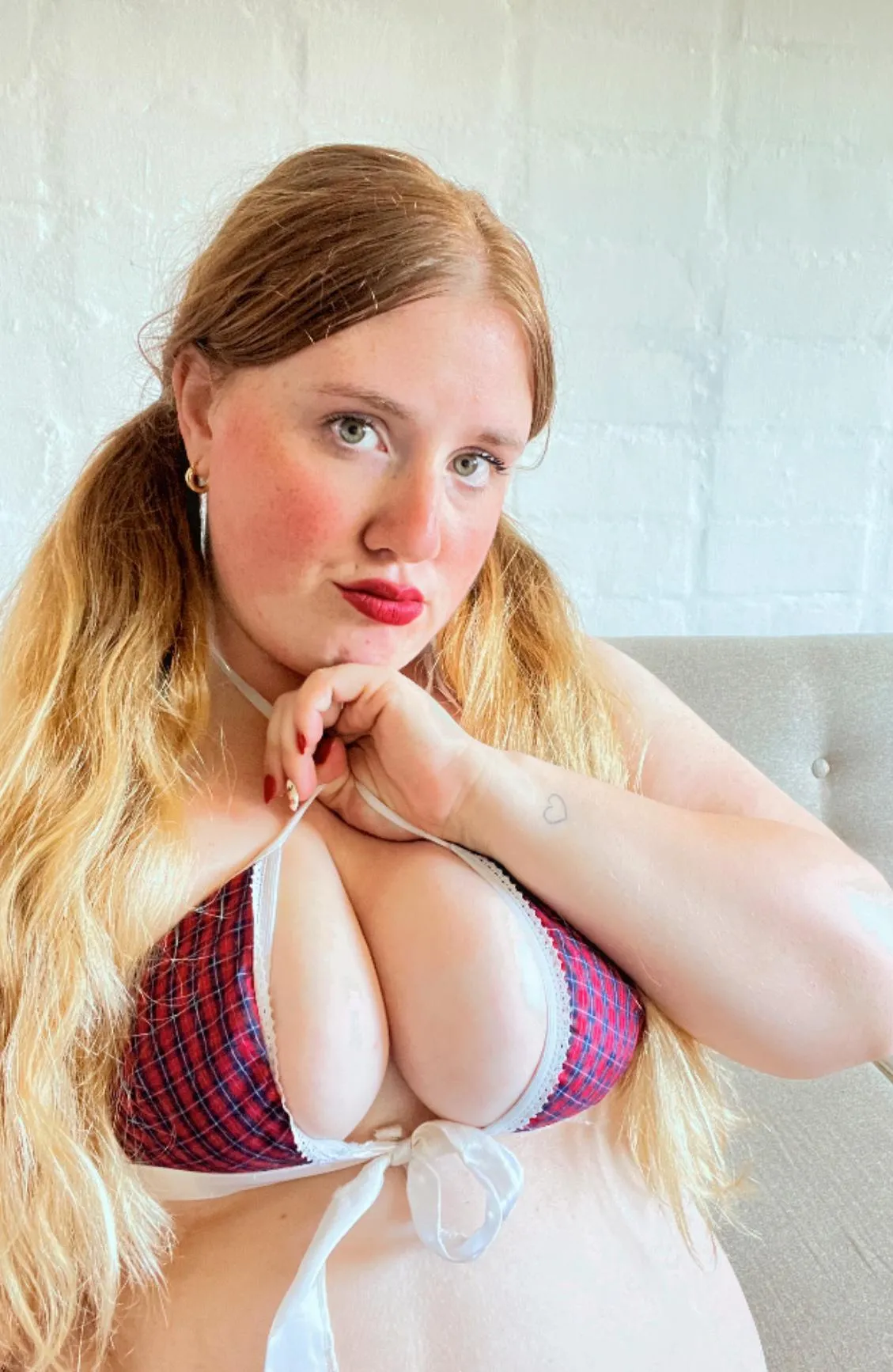 bad bitch with nice tits