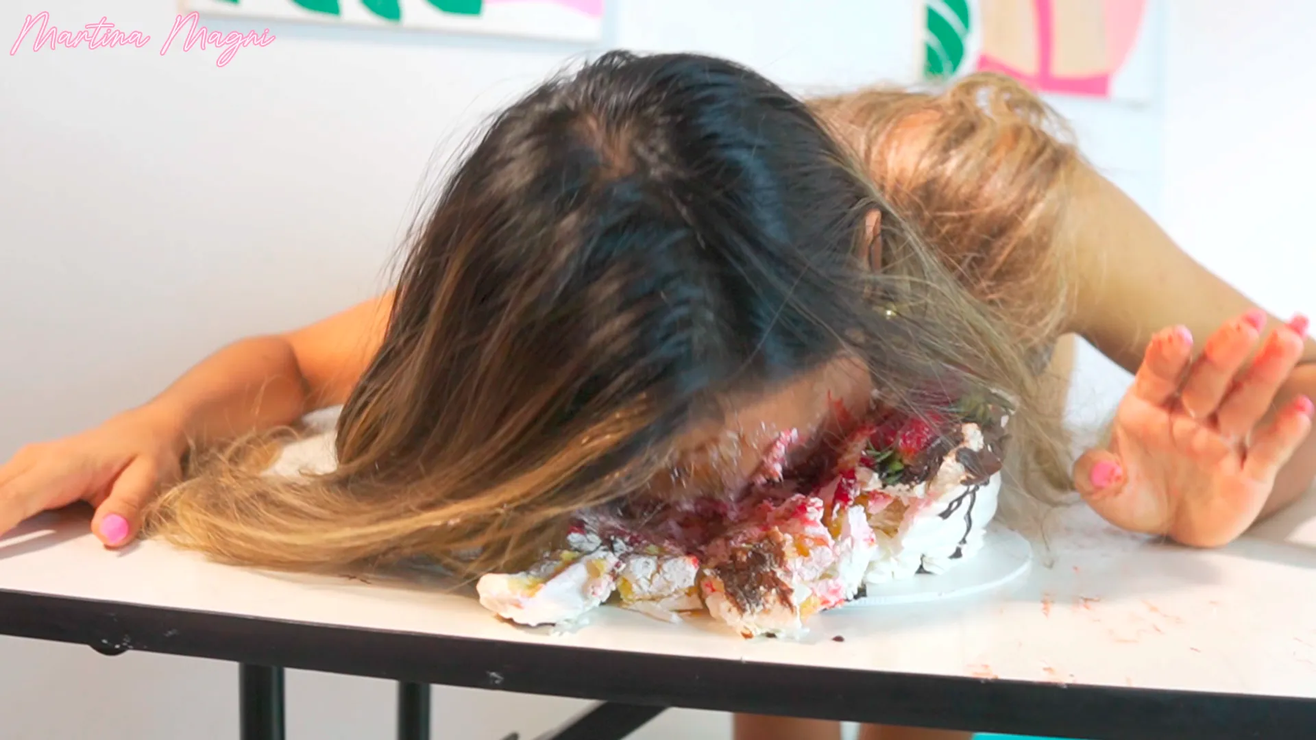 Can you believe that an invisible man made me smash my face into that cake 🥵