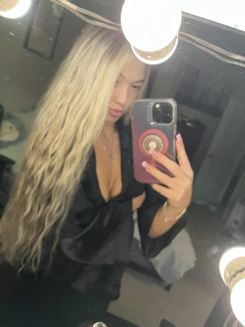 Come closer, don’t be shy. I don’t bite… hard. 😉