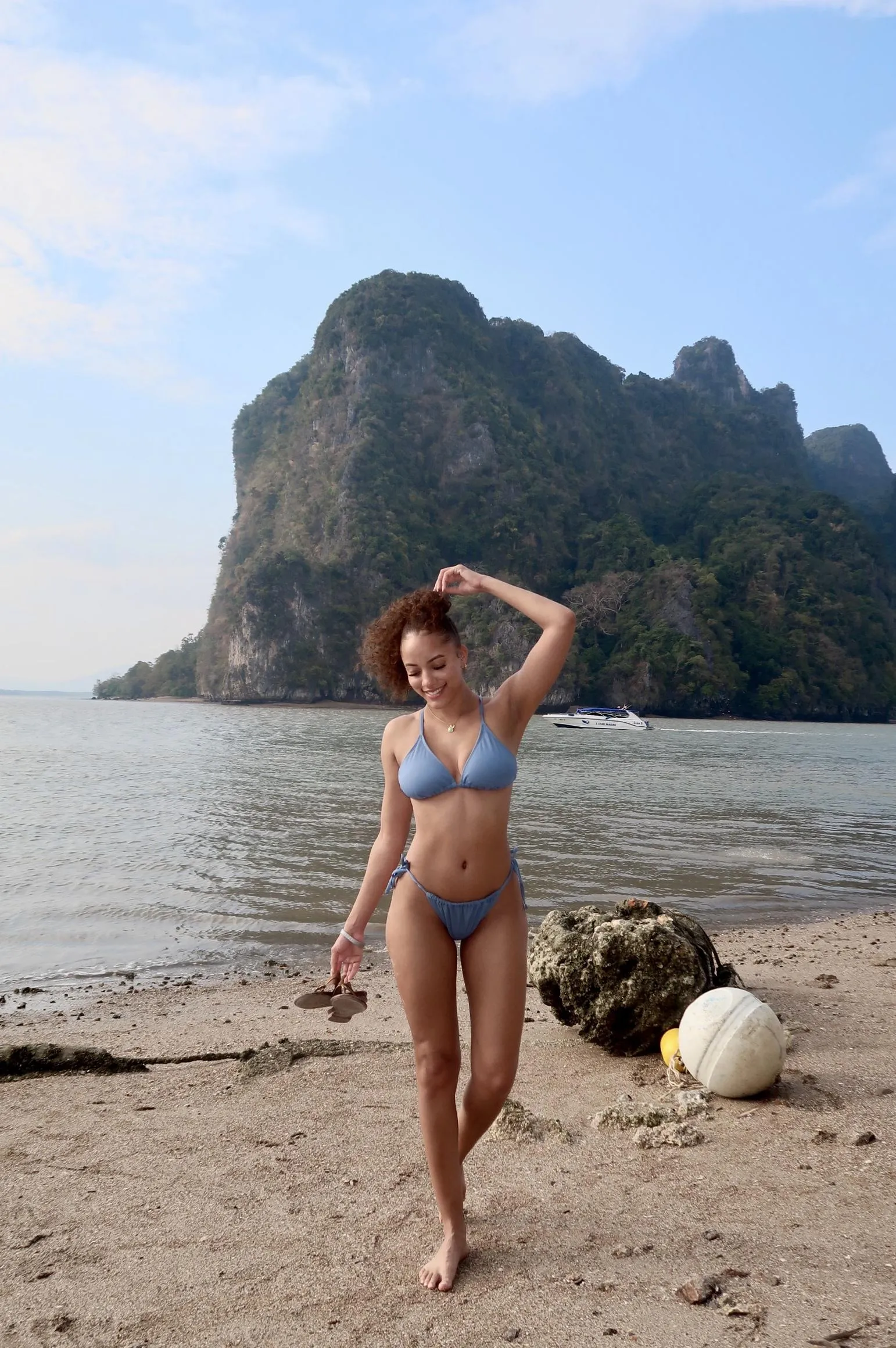 Feeling super cute in this swimsuit