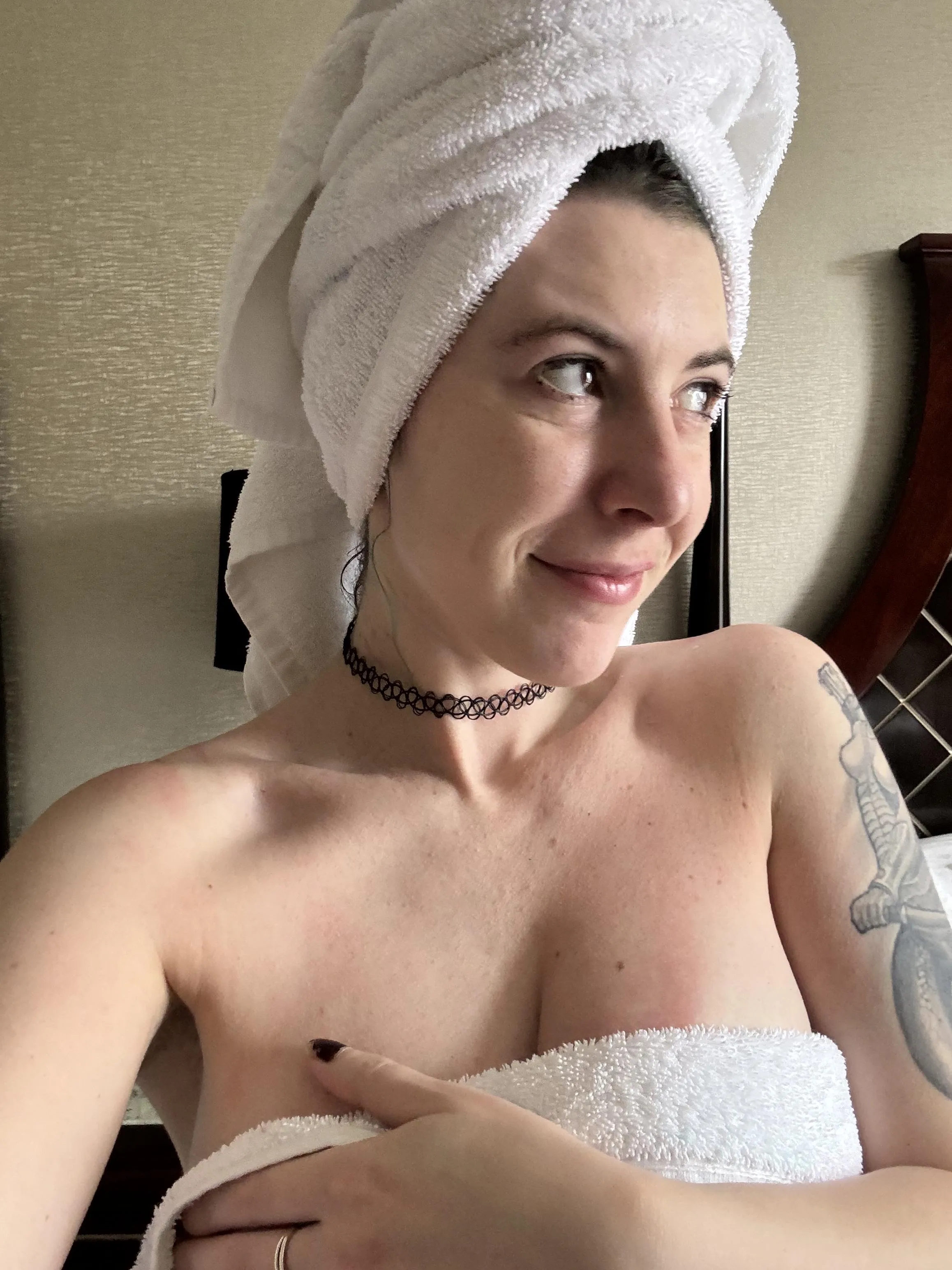 Fresh out of the shower selfie