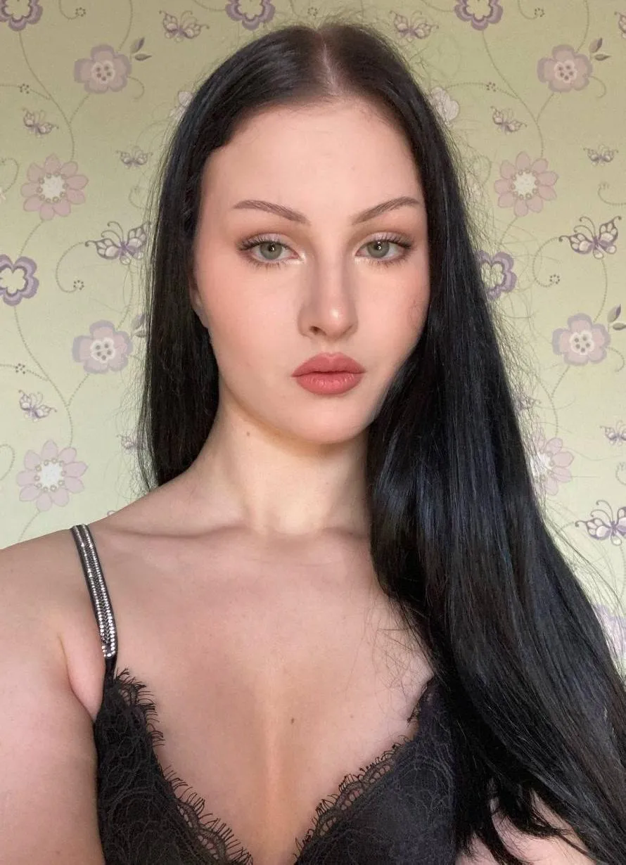 happy 18yo tits to share, do you like em daddy?