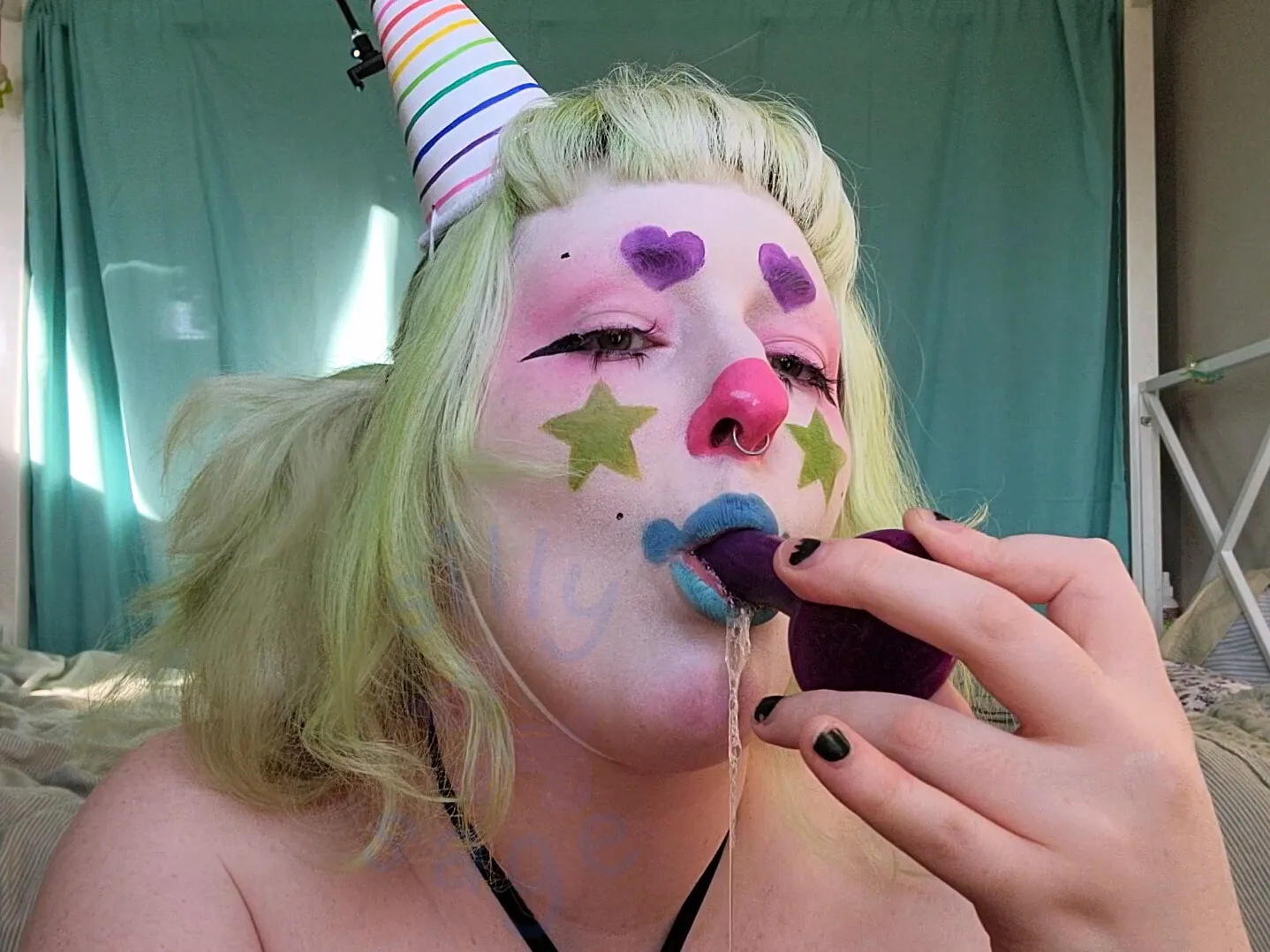 I want someone to mess up my clown face 🥰