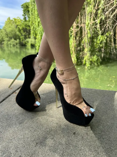 My unreal heels 😍