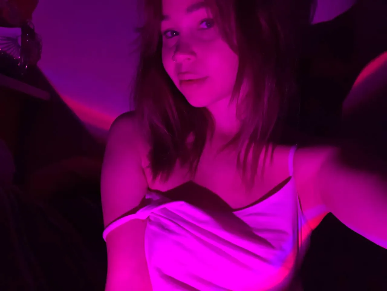 Pick a number 1-4. I’ll reveal your fate...if you're not afraid to play with your queen😜