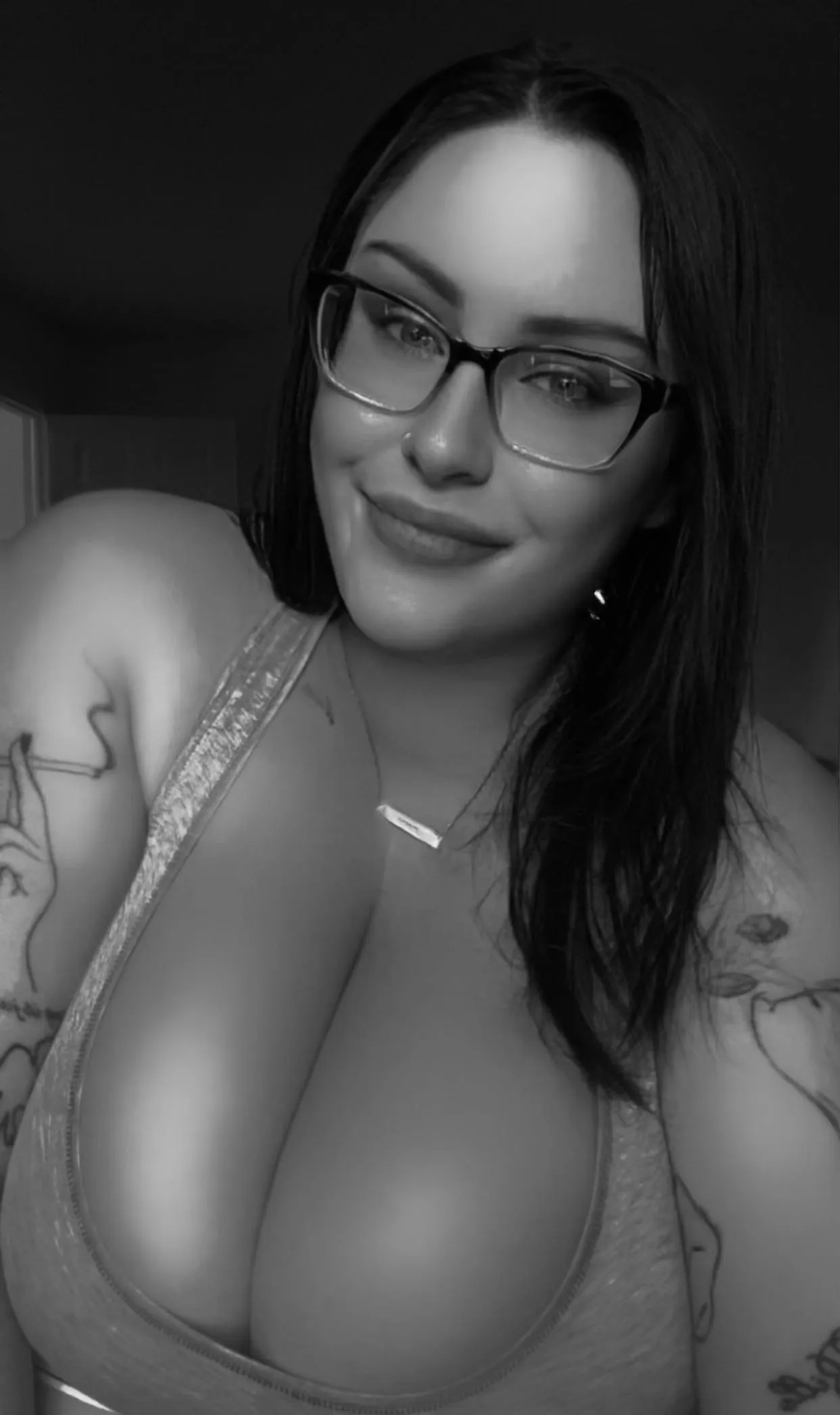 [selling] dropbox bundles [gfe] rates [vid] and more! ask for my menu! and lets chat! telegram:sunshinebabez snap: geenbagss :)