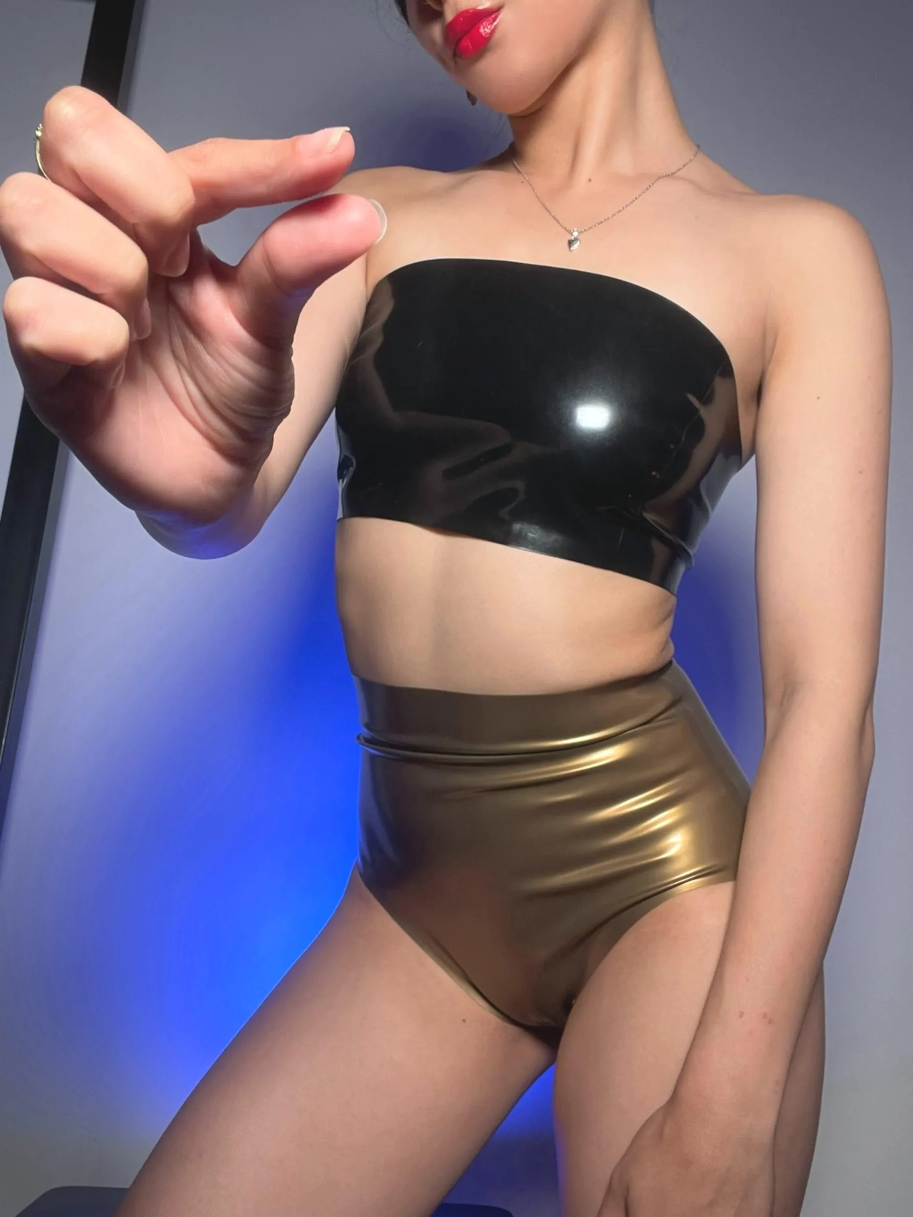 Arrow up and say yes if you're under 6.5 inches