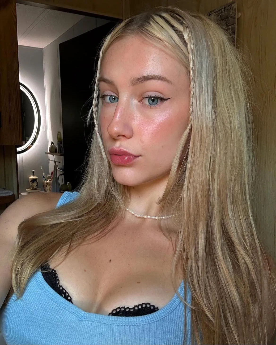 💦🩵 gimme a kiss