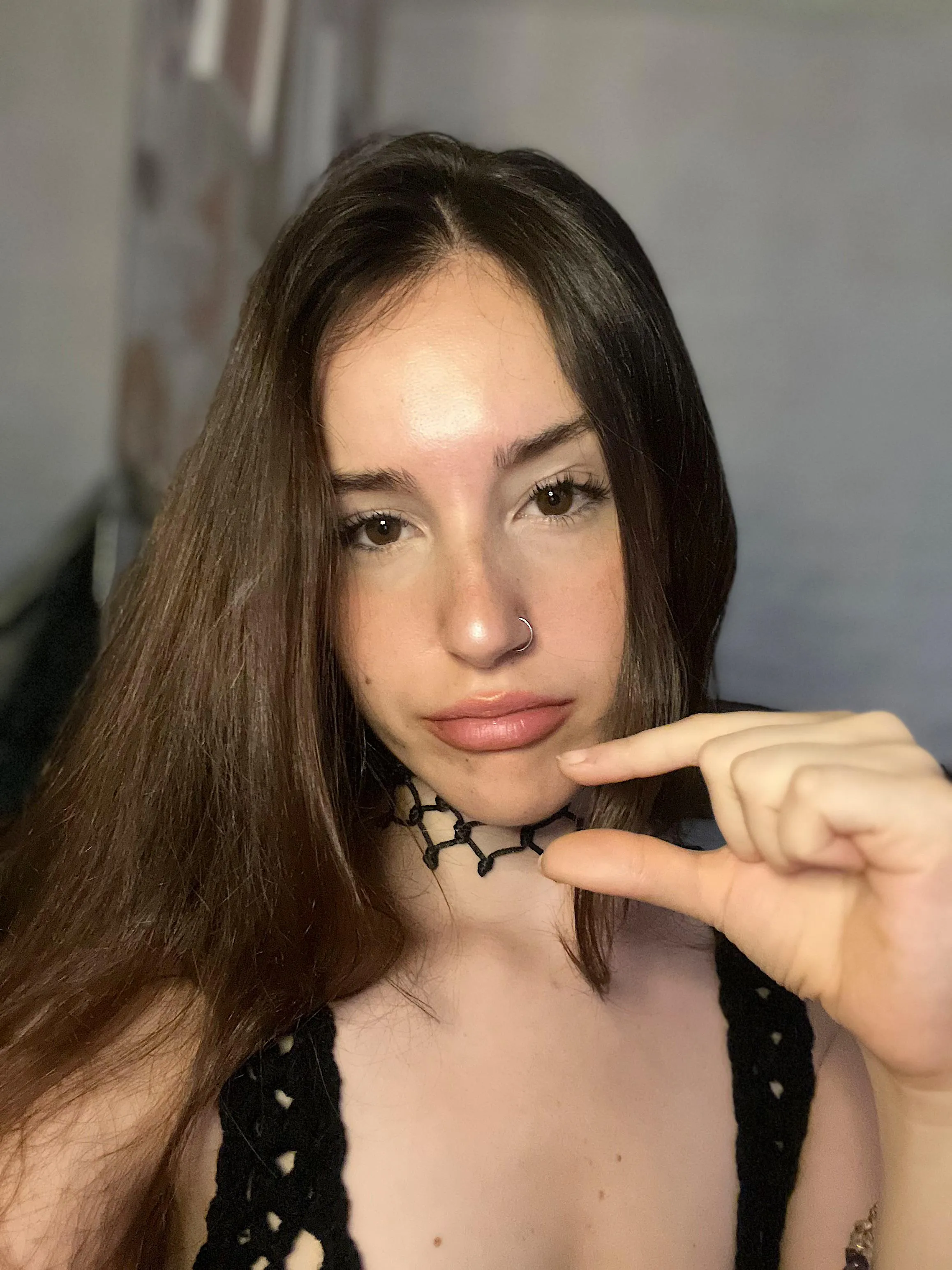 I bet that little penis can’t please anyone.😂