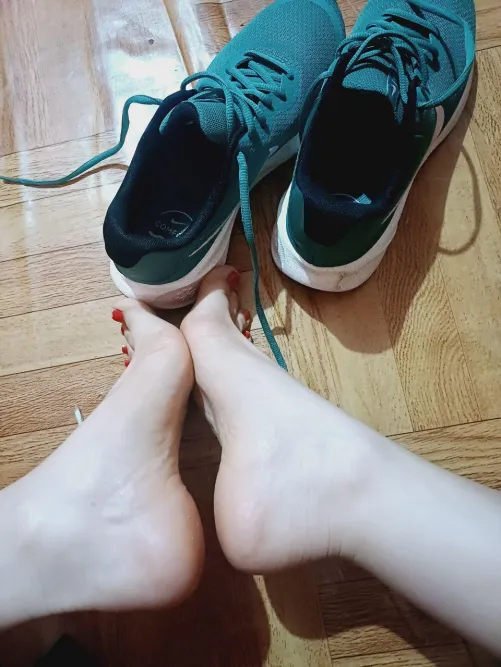 Just got back from the gym and just took my sweaty shoes off, go ahead and take a good whiff